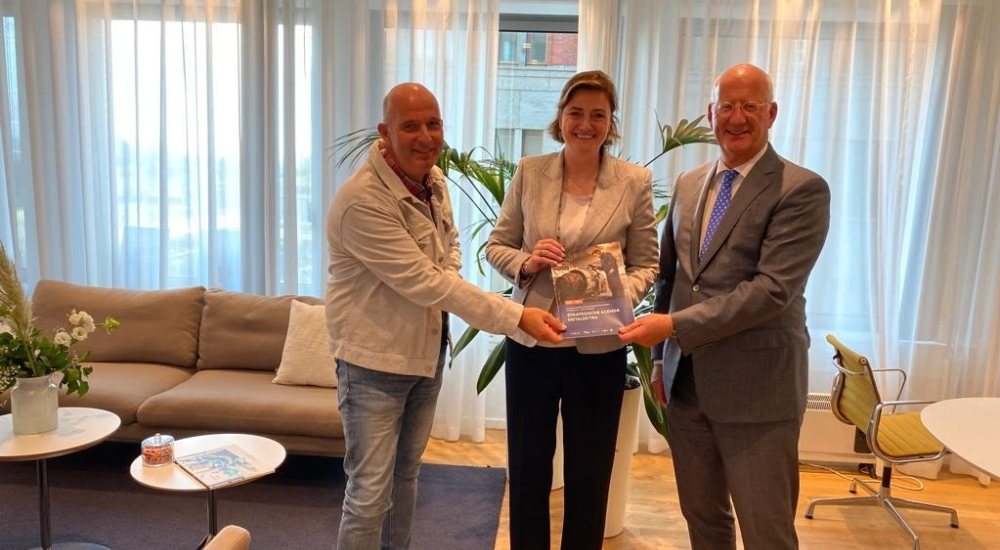 Overhandiging Strategische Agenda aan SZW