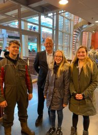 Theo met Daltion studenten