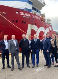 Theo bezoek Zeehaven IJmuiden