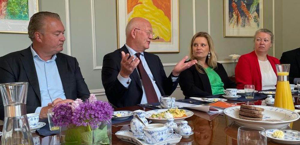 Tafel Deense Ambassade