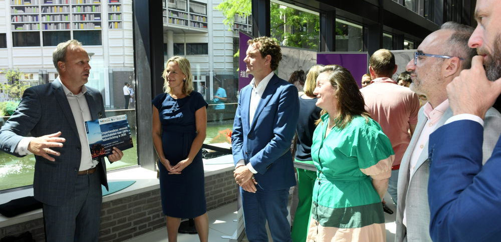 Overhandiging kamerleden3