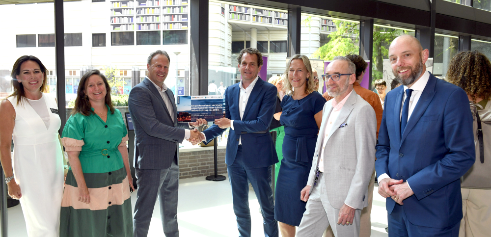 Overhandiging kamerleden1